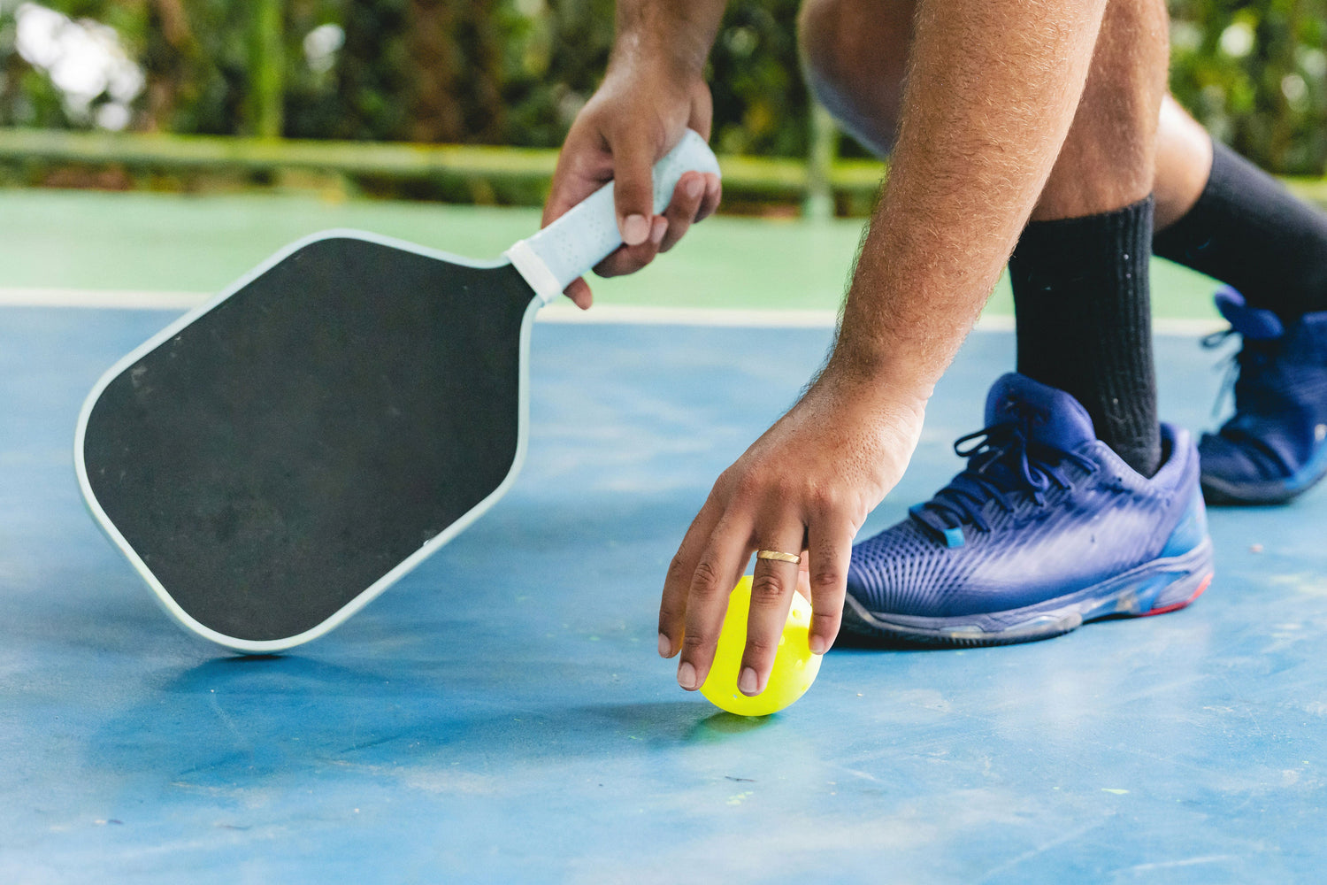 Finding the right pickleball paddle: A comprehensive guide